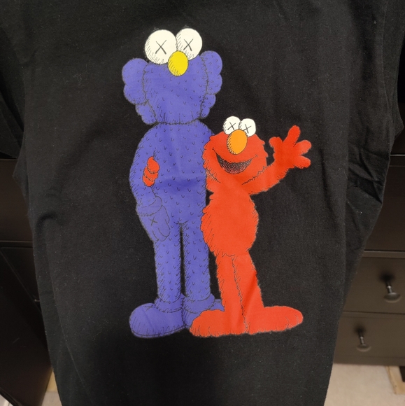 Uniqlo X Kaws Sesame Street Tshirt - Picture 5 of 6